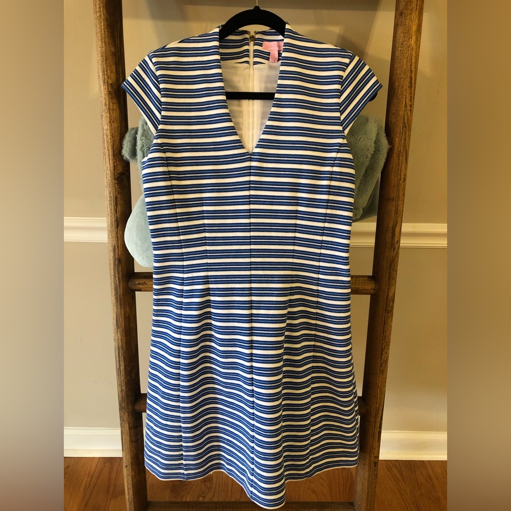 Lily Pulitzer Dress Size S, cap sleeve/full skirt, blue white striped Brielle